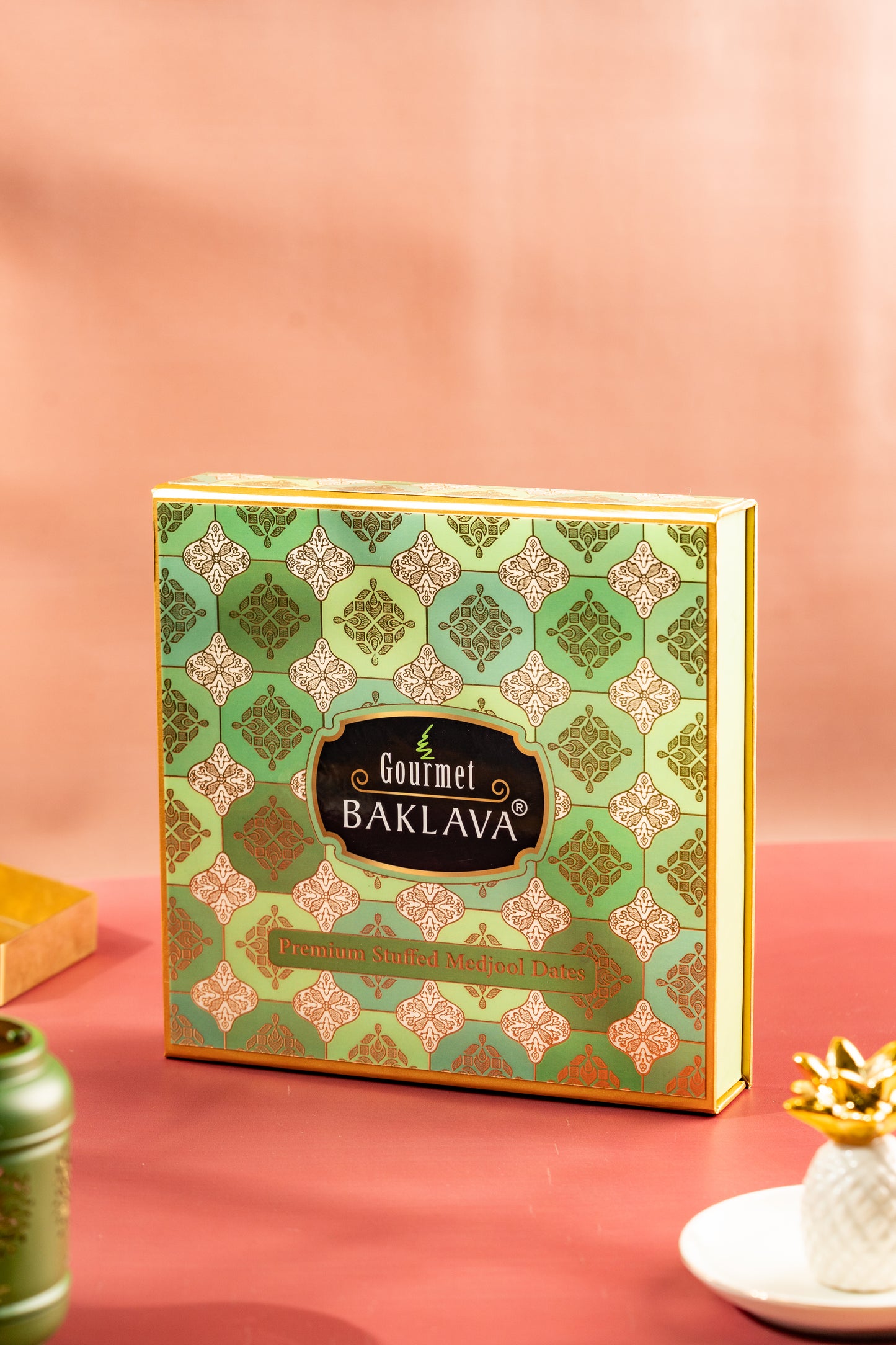 Stuffed Medjoul Dates Gift Box - Crunchy Almond